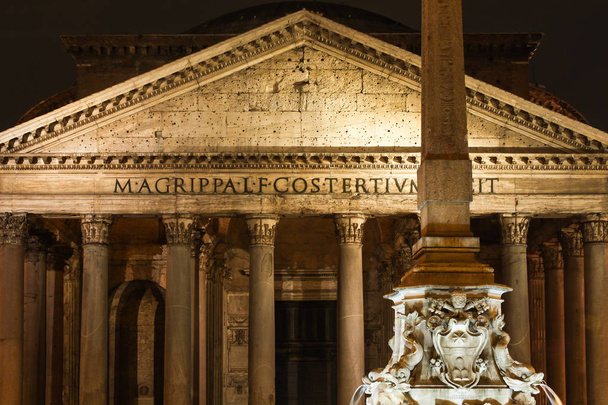 El Panteón en Roma de noche
. - Foto, imagen