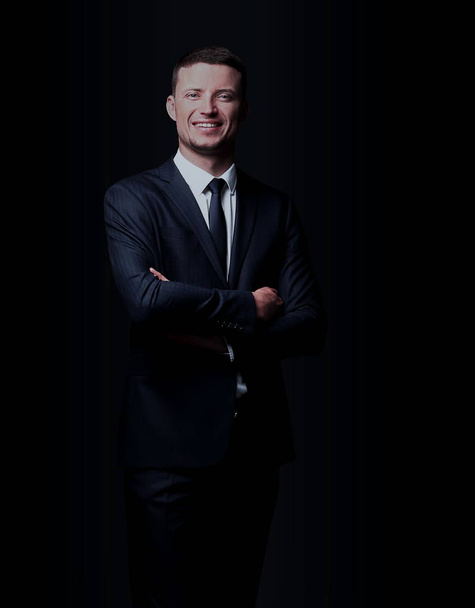 Handsome business man smiling on black background - Zdjęcie, obraz