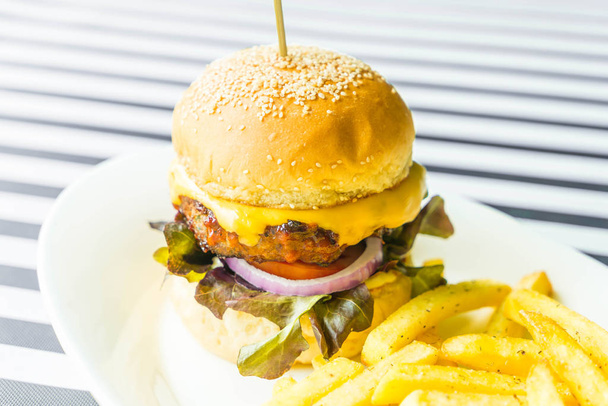 beef burger with french fries - Zdjęcie, obraz