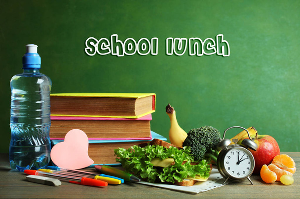 Almuerzo escolar útil
 - Foto, Imagen