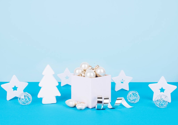 Christmas tree balls on a blue background - Foto, Imagem
