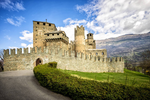 Château de Fenis dans la Vallée d'Aoste, Italie
 - Photo, image