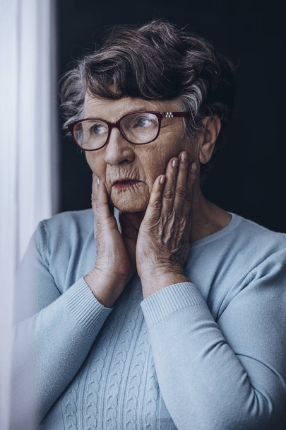 Shocked grandmother with Alzheimer's disease - Fotografie, Obrázek