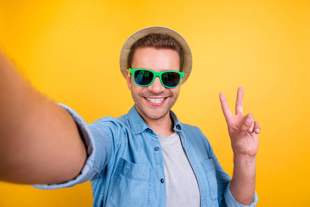 Self portrait of cheerful, bearded blogger in summer glasses, je - 写真・画像
