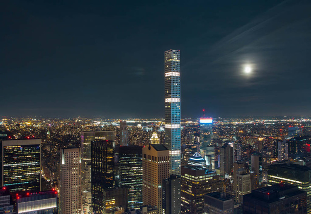 A night view of the Manhattan skyline - Фото, изображение
