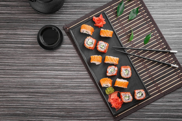 Tray with tasty sushi rolls on table - Foto, Imagem