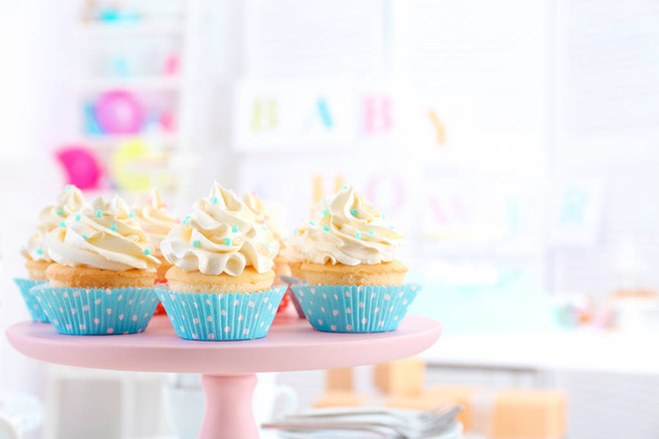 Stand with delicious cupcakes - Foto, immagini
