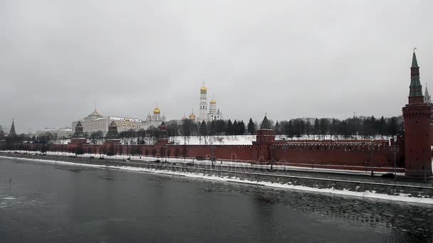 Rusland, Moskou, Moskva rivier brug en het Kremlin - Video