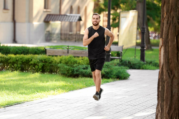 man running outdoors - Foto, immagini