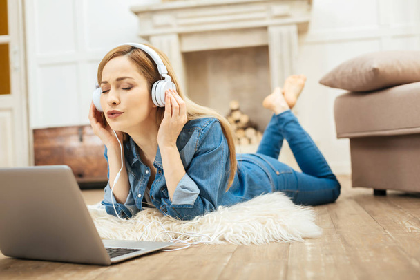 Exuberant blond woman listening to music - Foto, immagini
