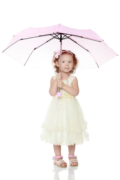 Little girl under an umbrella. - Fotografie, Obrázek