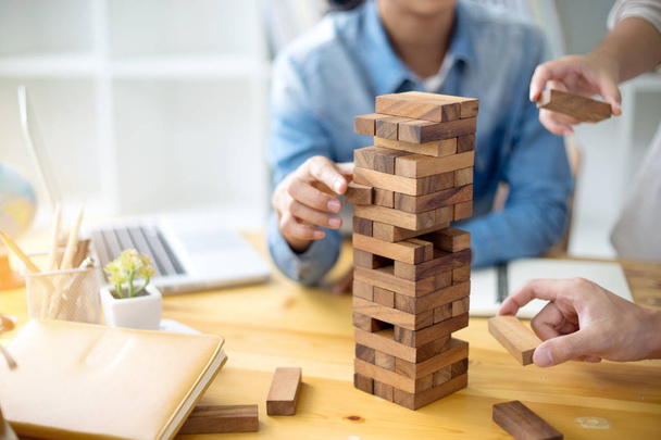 üzleti koncepció terv és kockázati projekt üzleti team munka kép fa blokk torony modell építészet - Fotó, kép