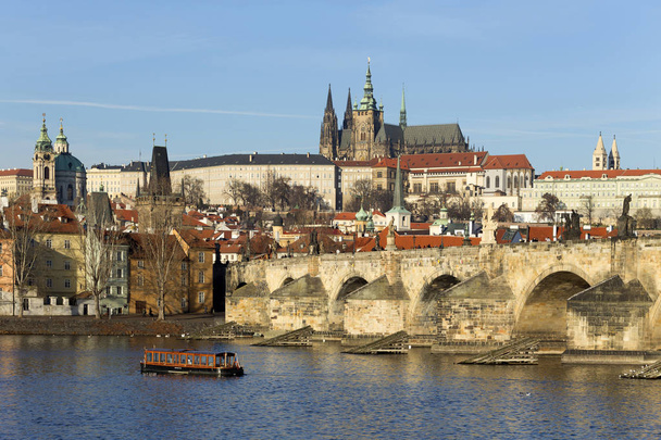 Prague City ile Gotik Castle, Çek Cumhuriyeti görüntüleyin - Fotoğraf, Görsel