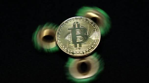 Hračka spiner a mince bitcoin. - Záběry, video