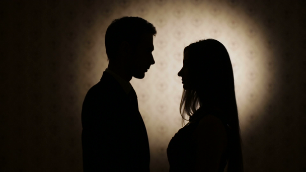Silhouettes d'un couple amoureux
 - Séquence, vidéo
