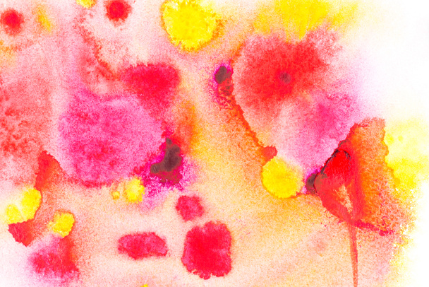 Abstraktní malba s jasně červená, růžová a žlutá akvarel Malování lemy na bílé  - Fotografie, Obrázek