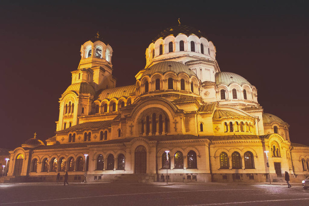 Catedral Alexander Nevsky por la noche
 - Foto, Imagen