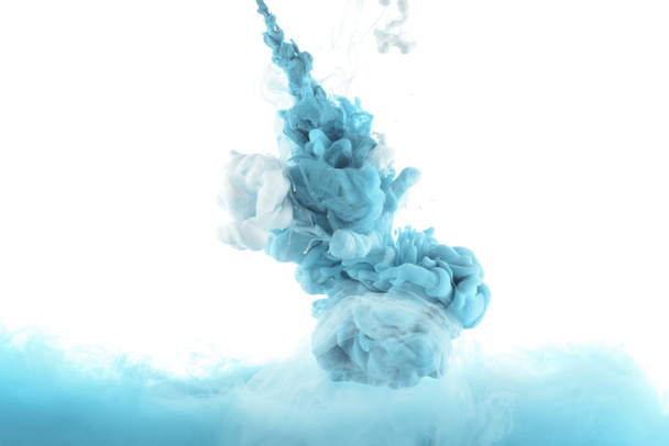 kék festék fröccsenése elszigetelt fehér keverése - Fotó, kép