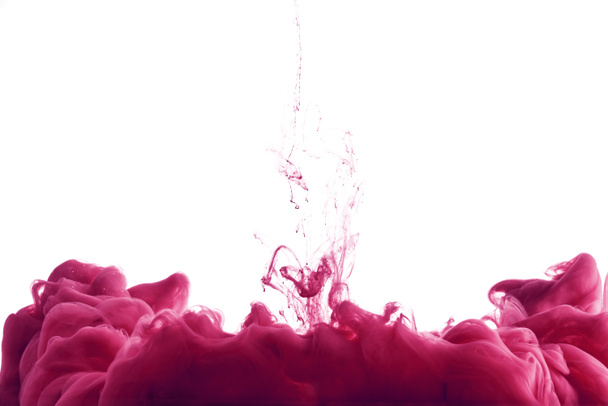 rózsaszín füstös festék splash vízben, elszigetelt, fehér, másol hely - Fotó, kép