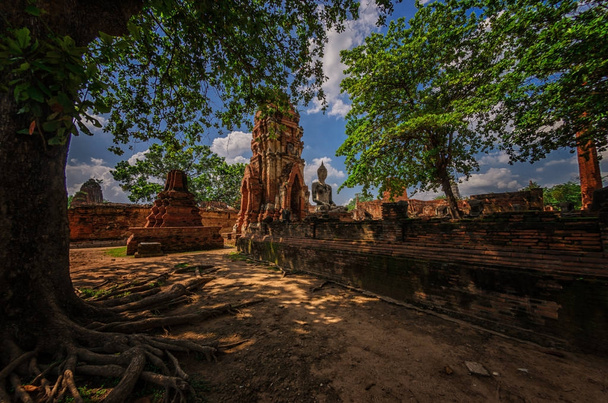 Wat Mahathat Temple in Ayutthaya Historical Park, um patrimônio mundial da UNESCO, Tailândia
 - Foto, Imagem