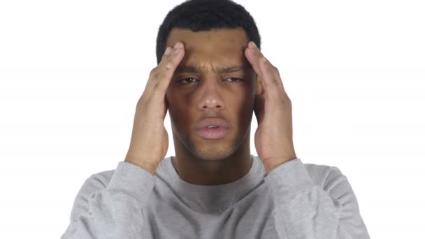 Portrait de l'homme afro-américain gesticulant maux de tête, stress
 - Séquence, vidéo