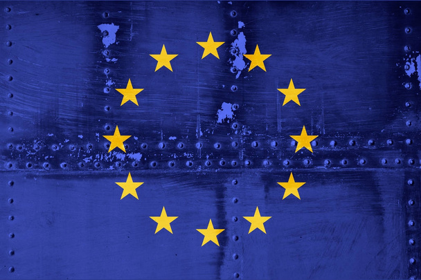 Drapeau de l'Union européenne sur fond de texture métallique. Symbole, Politique
 - Photo, image