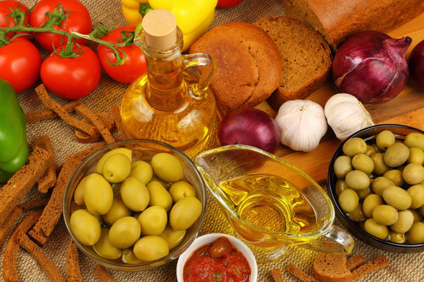 Still life with olive oil, olives and bread - Valokuva, kuva