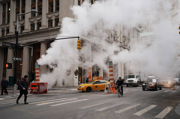 NEW YORK - DECEMBER 12, 2017: Steam escaping from a vent on the Broadway in Lower Manhattan - Photo, image