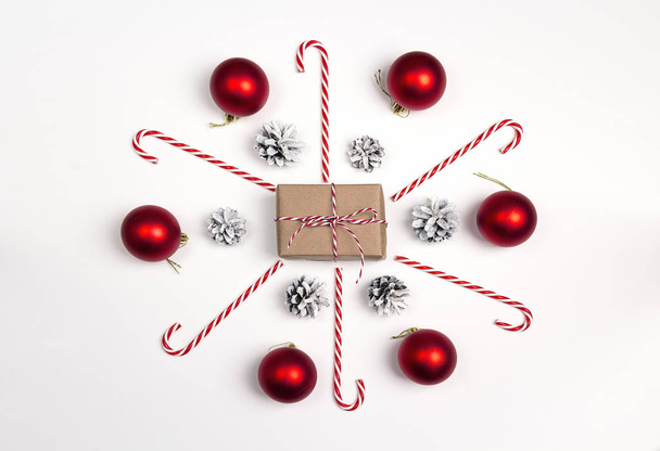 Christmas gift box with candy cane and decorating on white backg - Fotoğraf, Görsel