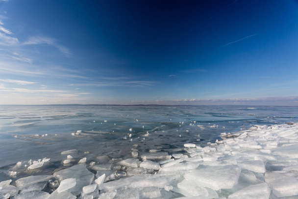 Lago congelado Balaton
 - Foto, imagen