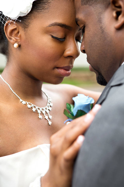 African American bride and groom. - Zdjęcie, obraz