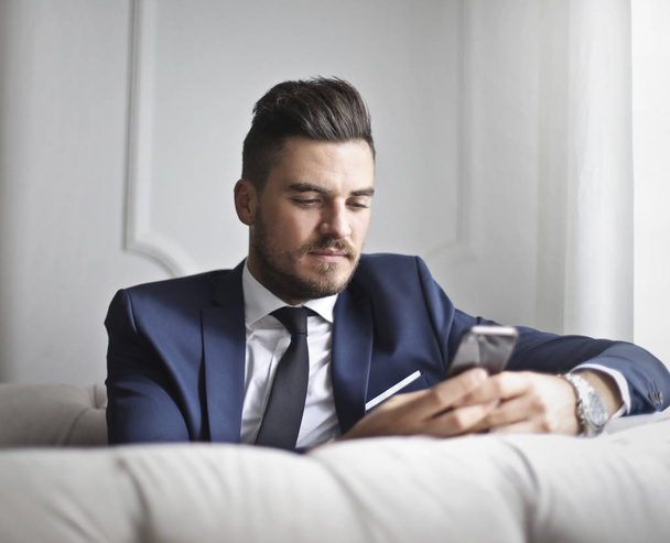 Businessman texting a message on his phone  - Foto, Imagen
