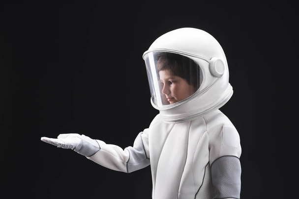 Kindness child spaceman is expressing curiosity - Фото, зображення