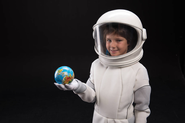 Little spaceman is expressing gladness - Фото, зображення