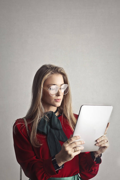 Young elegant woman using a tablet - Photo, Image