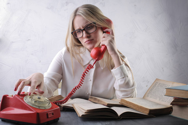 Caucasian young woman with glasses making a phone call - Foto, imagen