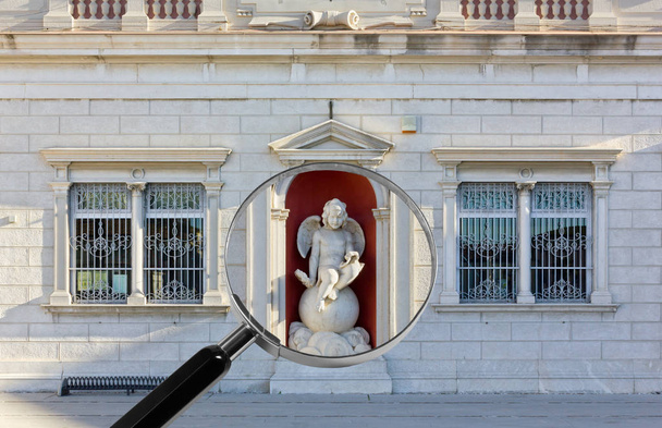 Edificio neoclásico en la Plaza de Armas de Palmanova bajo el Ma
 - Foto, Imagen