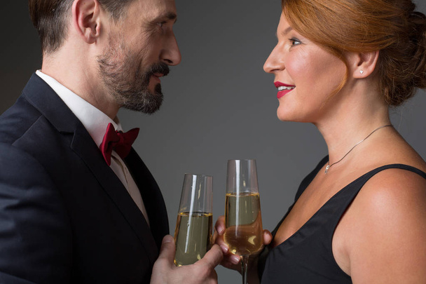 Loving couple drinking champagne on special occasion - Zdjęcie, obraz