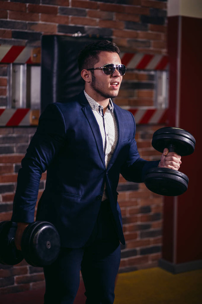Man in suit lifting weight in gym - Fotografie, Obrázek