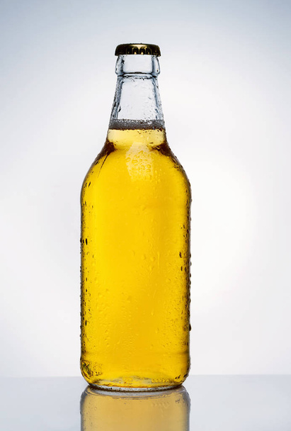 chilled bottle of beer - Foto, afbeelding