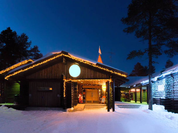 Santa Claus úřad v noci Santa vesnice finské Laponsko Skandinávie - Fotografie, Obrázek