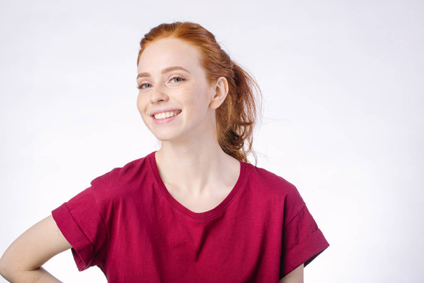 smiling woman posing isolated on white background - Zdjęcie, obraz