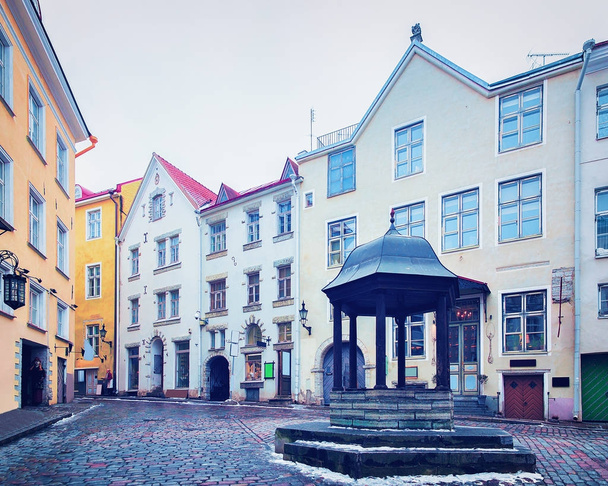 Dobře na starověké ulice staré město Tallinn - Fotografie, Obrázek