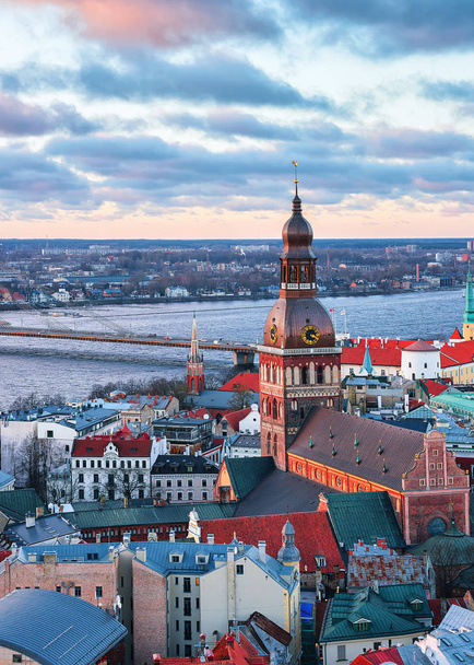 Riga Centro Storico Duomo Duomo Daugava Fiume tramonto
 - Foto, immagini