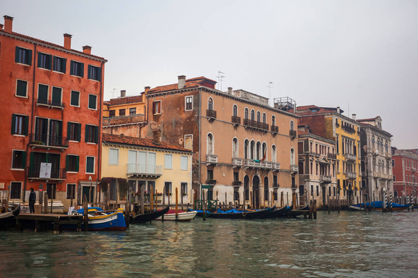 Famous palaces on the Grand Canal in Venice, Italy. Moisture - Φωτογραφία, εικόνα