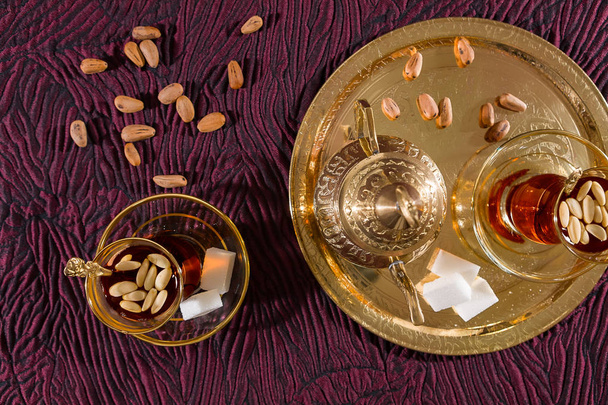 Tunisialainen tee perinteisessä lasissa
 - Valokuva, kuva