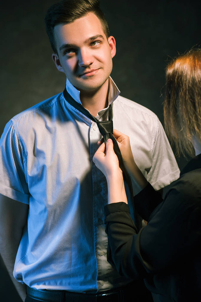 вузол краватки сімейні відносини любов догляд допомога
 - Фото, зображення