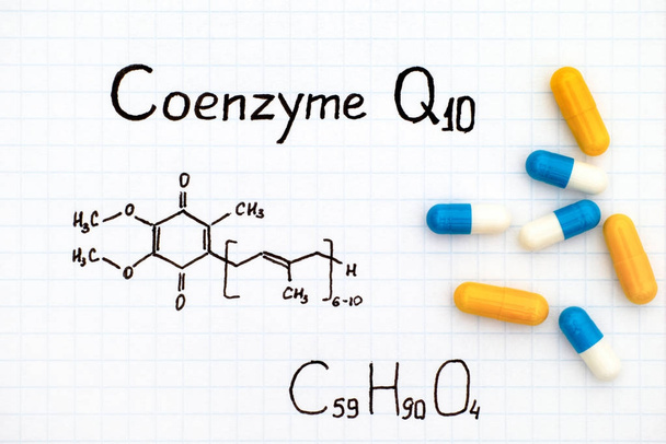 Chemical formula of Coenzyme Q10 with some pills. - Foto, immagini