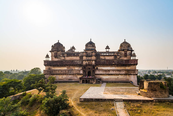 Дворец Орчха, Мадхья-Прадеш. Также описана Орча, известное туристическое направление в Индии. Широкий угол
. - Фото, изображение