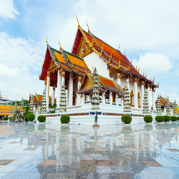 Wat Suthat Thep Wararam, Bangkok, Thailand - Photo, Image